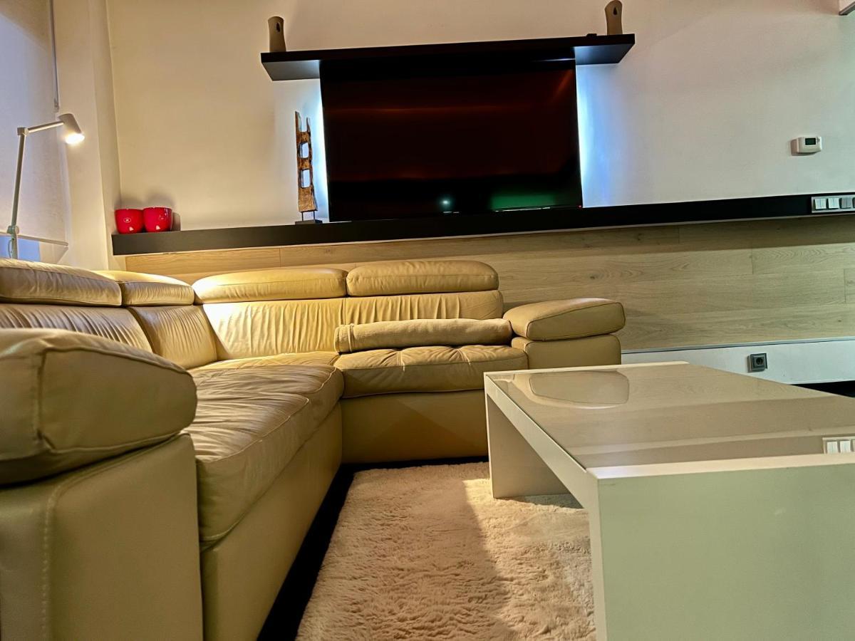Small Lonyay Apartment *